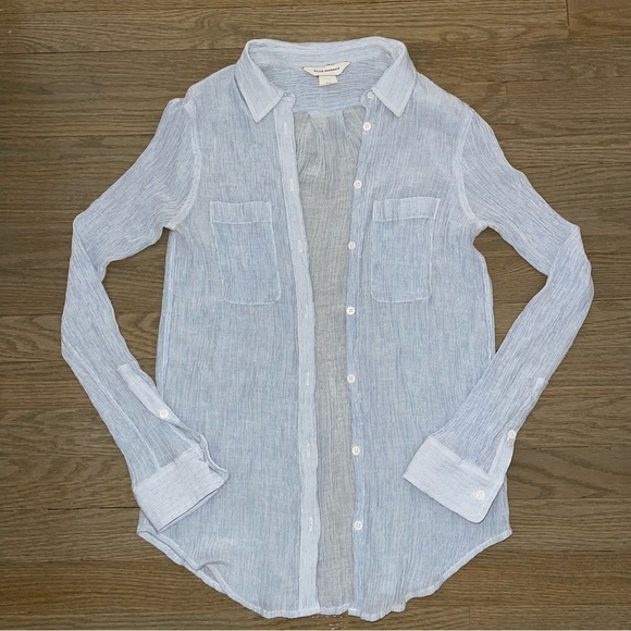 Club Monaco Women's Light Blue Button Down Shirt Size Small - Picture 2 of 6